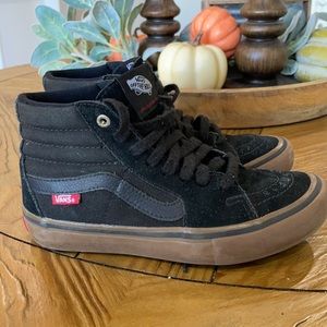 Vans youth Skateboard shoe size 4
